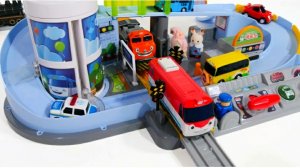 Обучающее видео для малышей и детей! Играя с игрушечными поездами мы выучим счёт,  цвета!