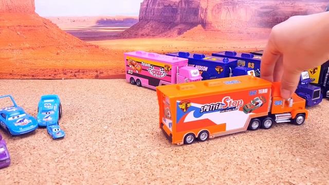 Игрушечные машинки с Транспортировщика Мак. На фоне суры Ар Рахман ( от сглаза и порчи)