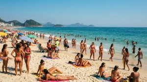 Какая фигура! Красивая девушка в мини бикини на отдыхе без стеснения