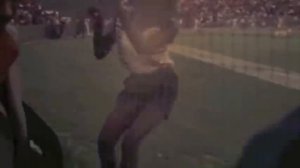 «Papa Was A Rolling Stone» с участием The Pioneers, The Temptations и New York Community Choir.