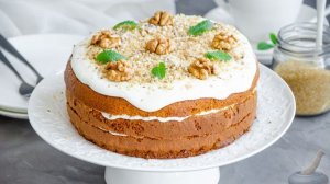 МЕДОВЫЙ ТОРТ СО СМЕТАННЫМ КРЕМОМ И ОРЕХАМИ