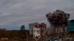 Эпичные кадры прилета российской авиабомбы с УМПК по объекту ВСУ в Лимане !!!