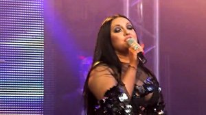 Лариса Гордьера-"Грустит кленовая листва".