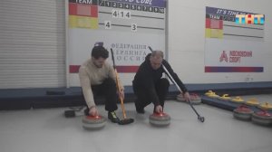 Знакомимся ближе с керлингом: какие правила, как работать щеткой