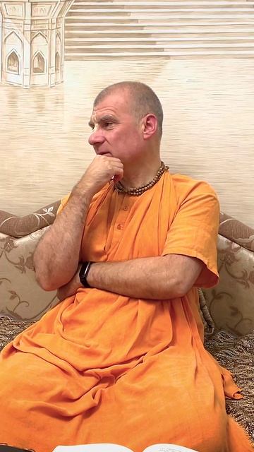 Если преданный служит не по природе, но много заработанных денег использует для служения Кришне?