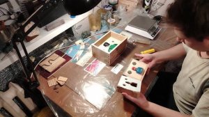 №6- Снимаю разделительные доски после заливки первых половин матриц.