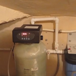 Монтаж фильтра комплексной очистки воды от железа и солей жёсткости. Загрузка АПТ-2.