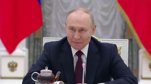 Владимир Путин в преддверии праздника 8 марта пригласил в Кремль женщин разных профессий.