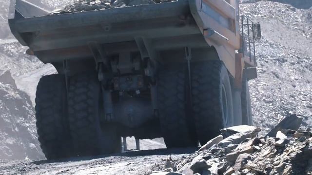 BKT EARTHMAX SR 45 M - радиальные шины с металлокордом, для карьерных самосвалов с жесткой рамой