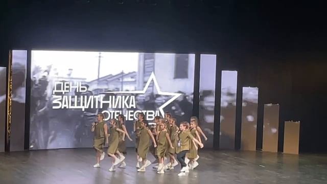 Выступление Театра песни «Марисоль» на концерте ко Дню Защитника Отечества. Номер «Солдаты в путь»