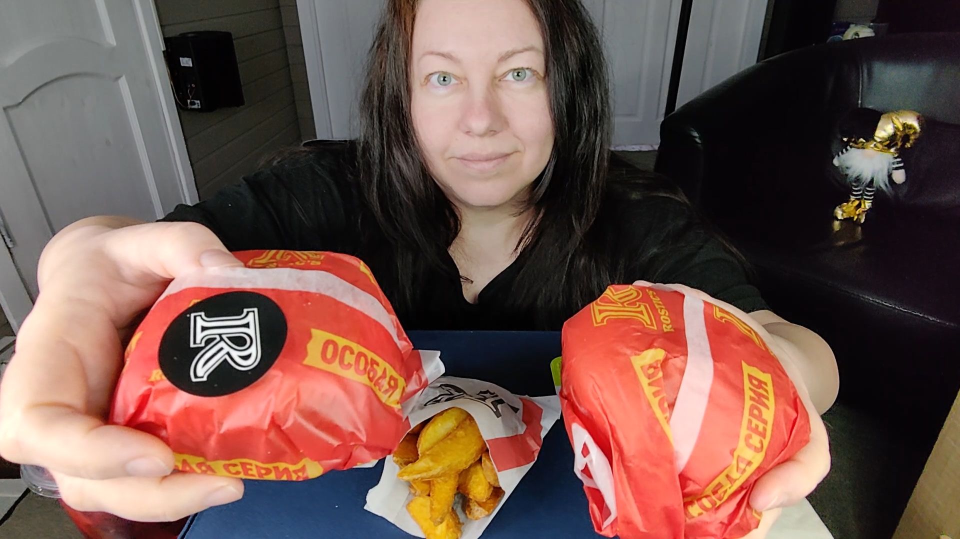 Мукбанг Азия меню: Азия Бургер, Азия Краб Бургер, Лимонад Сакура-белый персик