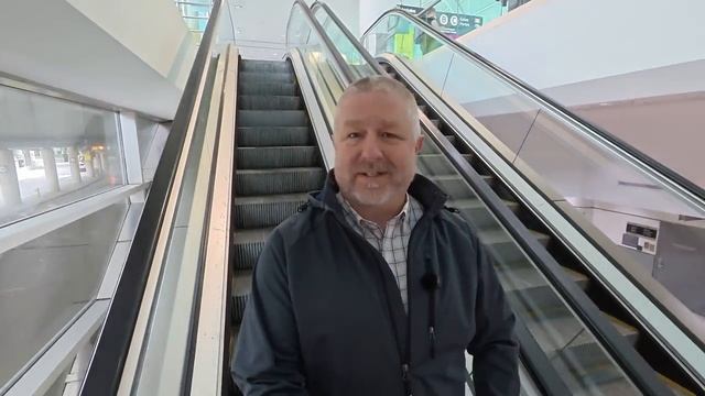 Let's Learn English at the Airport! ✈️👨_✈️🛩️