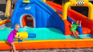 Софунья Шалунья - София и Ника устроили АКВАПАРК ДОМА.