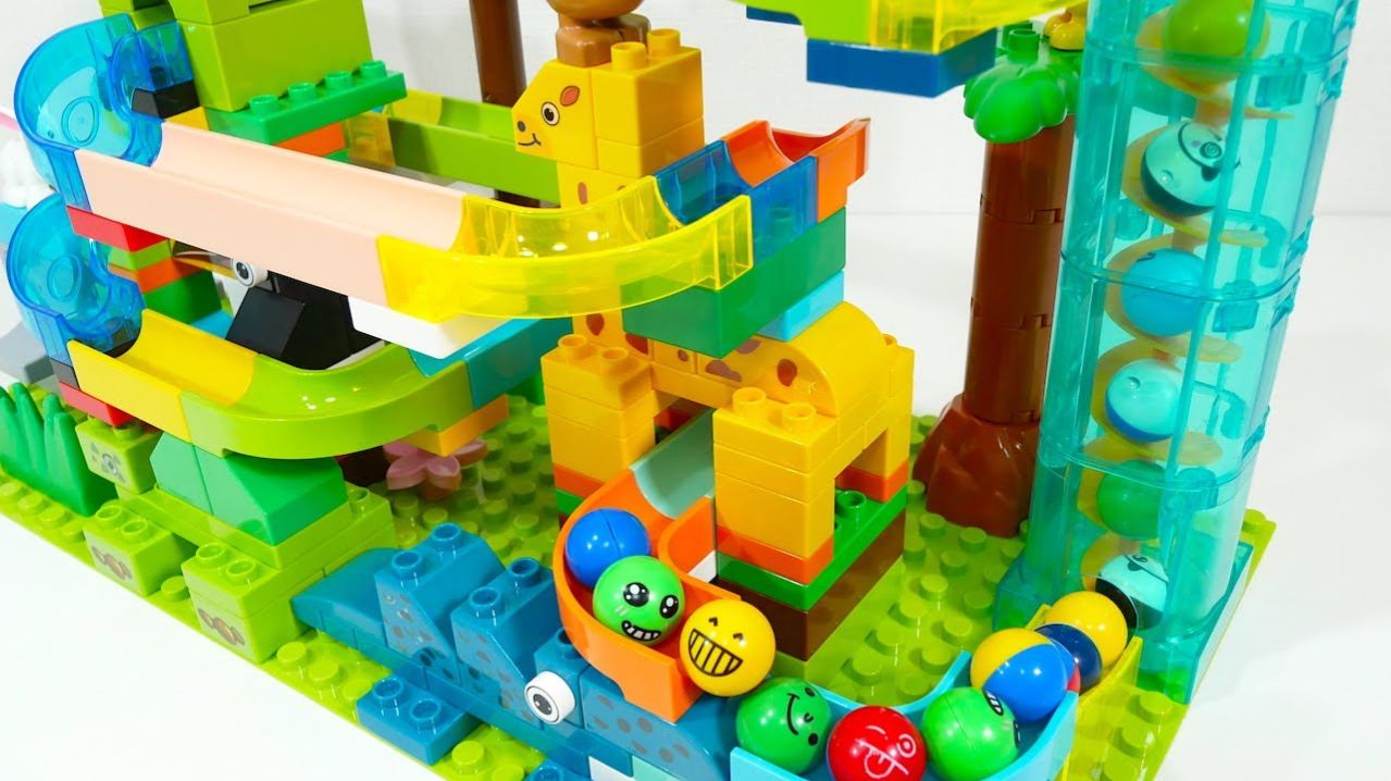 СТРОИМ ГОРКУ ДЛЯ ЦВЕТНЫХ ШАРИКОВ С ЖИРАФОМ АСМР ВИДЕО ДЛЯ ДЕТЕЙ ДЕТСКИЙ КАНАЛ ИГРАЛКИ-ЗАЛИПАЛКИ