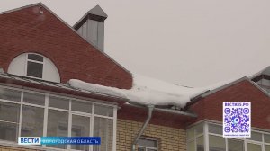 Случаи падения снега с крыш участились в Вологде