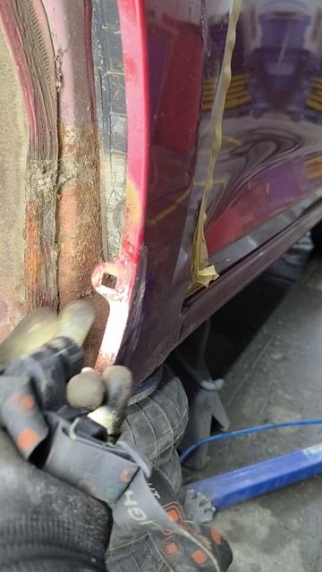 Коррозия под передними крыльями, смотрим в Kutuzovv