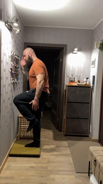 Запрыгивания на тумбу на 1 ноге