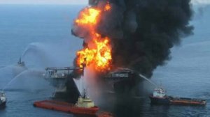 Англия с Украиной уничтожила Русский газовоз  Возможный Император Максим первый приказал Путину