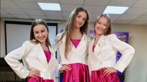 "Сегодня праздник у девчат" муз. А. Колкер, сл. К. Рыжов