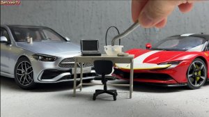 Игрушечная Ferrari с огнём из выхлопа 🔥 Против Mercedes C-Class — кто быстрее? Мультики про машинки