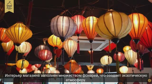 Атмосфера ночного рынка Тайваня. Ресторан с пельменями ручной работы. Саппоро, Хоккайдо, Япония.