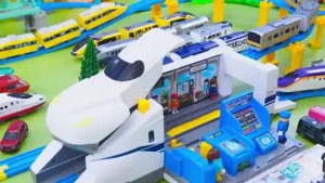 Поезда! Детская огромная железная дорога! Давай играть вместе!
