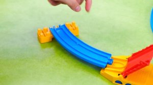 Поезда! Детская огромная железная дорога! Давай играть вместе!