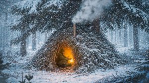 Строим теплый и уютный бушкрафтовый шалаш из веток под елью.