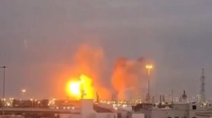 Иран атаковал базы США в Бахрейне и ОАЭ. Один из взрывов прогремел в районе международного аэропорта