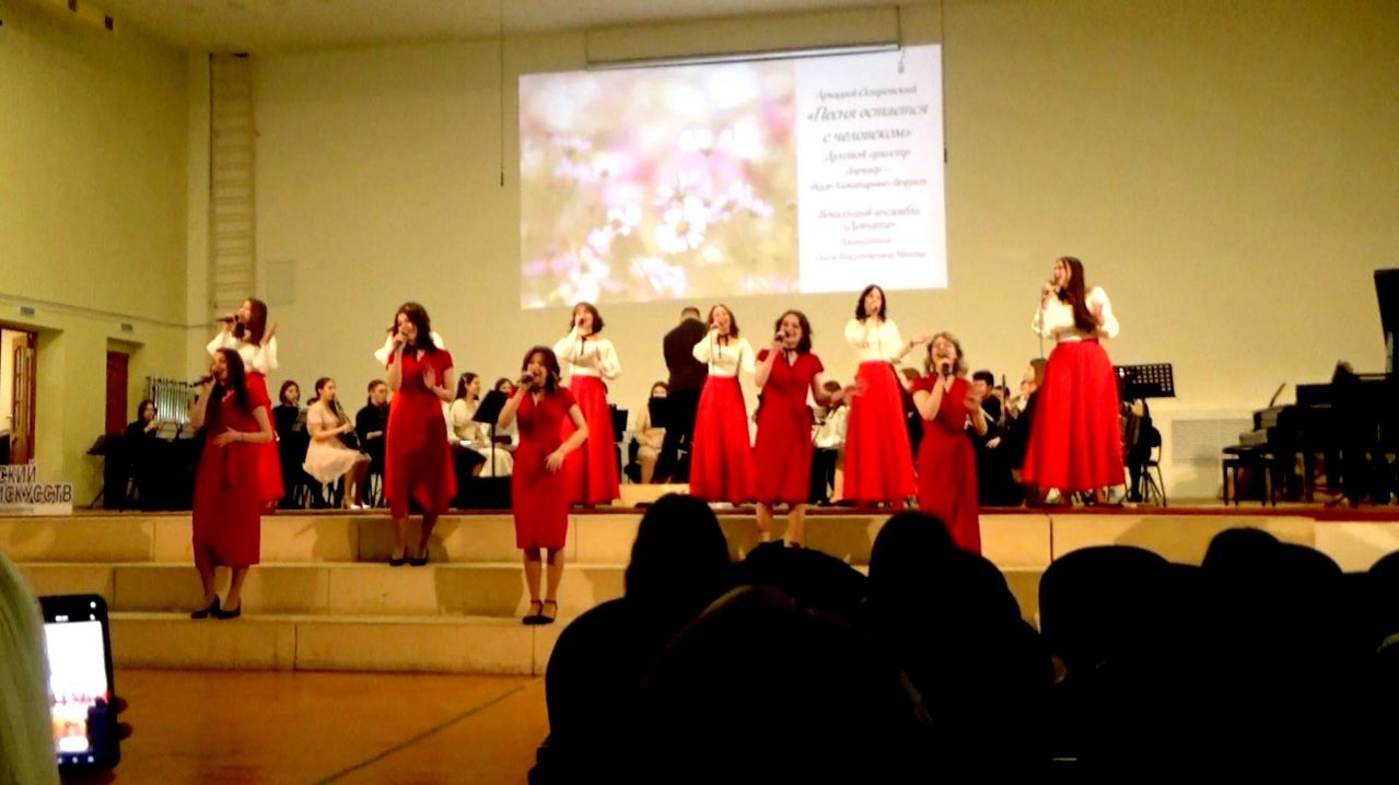 Отделение "МИЭ". В концерте: А.Щелканова, Д.Еремеева и Ансамбль "Девчата". Красноярский колледж.