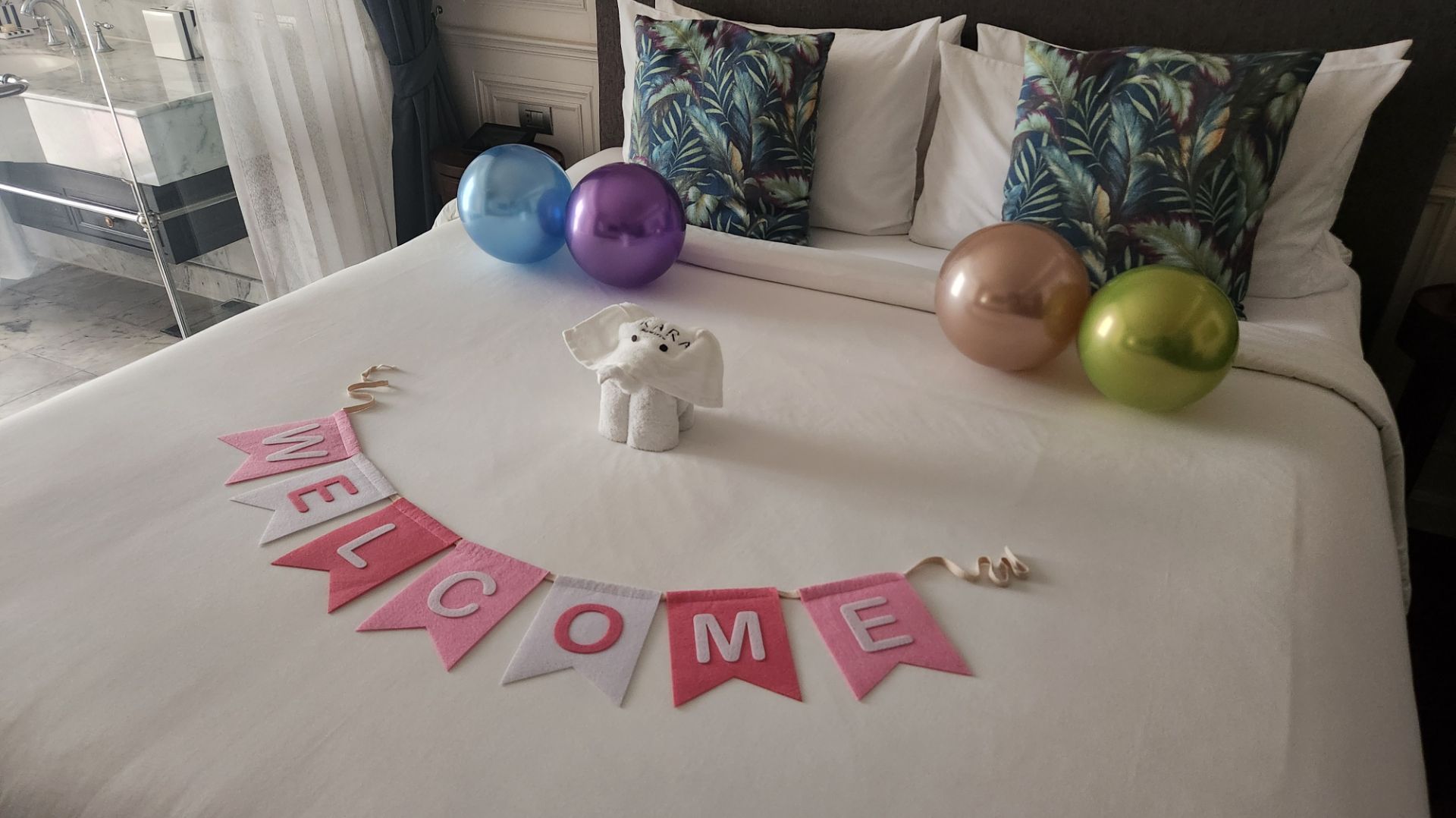 Номер Барона Баба-Яга из Ruska Roma в отеле Akara Бангкок 💎 🏨 🛏