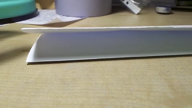 складываю из бумаги сосульку конфету