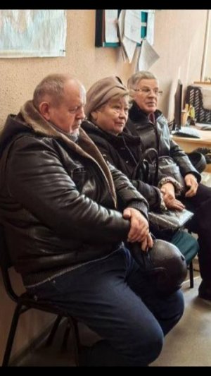 ПРИМОРЬЕ ТРЕХ СОВЕТСКИХ ПЕНСИОНЕРОВ ЗАБРАЛИ В ПОЛИЦИЮ ЗА ВОЗЛОЖЕНИЕ ЦВЕТОВ ЛЕНИНУ