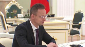 Владимир Путин принял в Кремле главу МИД Венгрии.