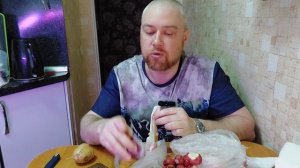 Мукбанг. На завтрак брюшки сёмги,  картошка, редиска и лук.