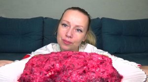Мукбанг от Яны Брыль Королева стола Селедка под шубой. Еда вкуснота.