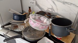 Сборка поворотного стола и монтаж шкафчика с зеркалом в ванной. Вонища в квартире студии. Часть 2