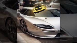 Эдит с машинами