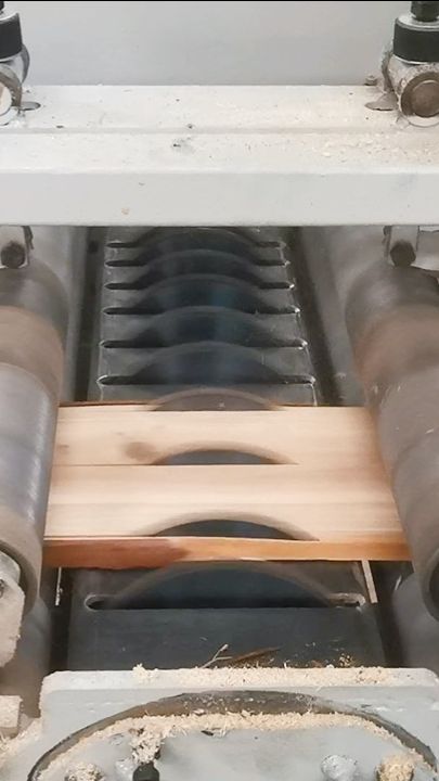 Кромкообрезной станок для доски со сканером - самый 