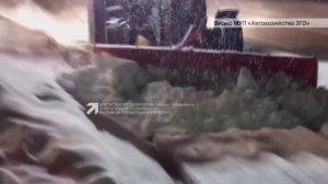 В Златоусте трамвайные рельсы освобождают из снежного плена