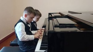 О. Питерсон «Старый автомобиль». Исполняют Папакин Фёдор и Папакин Николай.