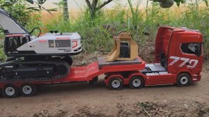 Грузовики самосвалы и экскаваторы на радиоуправлении работают