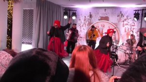 Танцы на Манежной площади.