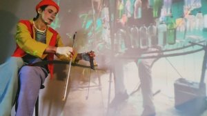 Дуэт музыкальных эксцентриков - бутылофон и пила