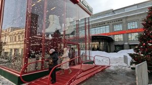 Весенняя прогулка по Москве рядом с ЦУМом в марте 2026 года