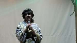 "Некрасивая девочка" - читает Валентина Старкова.