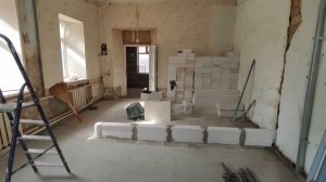 Ремонт у мурманчан, всё только начинается. Кто жрёт яблоню?, - знакомьтесь!