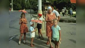 Наши Бабушки и мамы на танцах зажигали под эту песню. (Молодой паренёк)✅