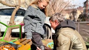 Папа дарит подарки , Лайк Крошкам