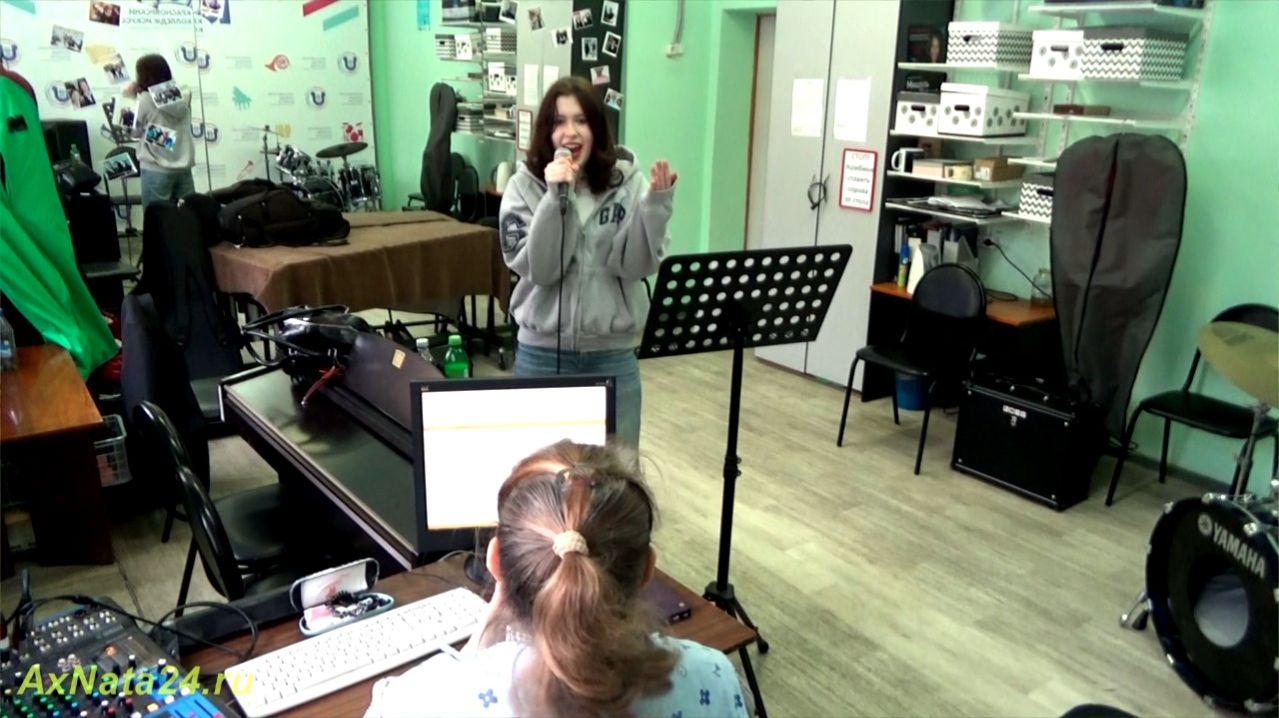 Сплошные эмоции вперемешку с пением. Репертуар в повторе с коррекцией. Полина Янгель-Эстрада